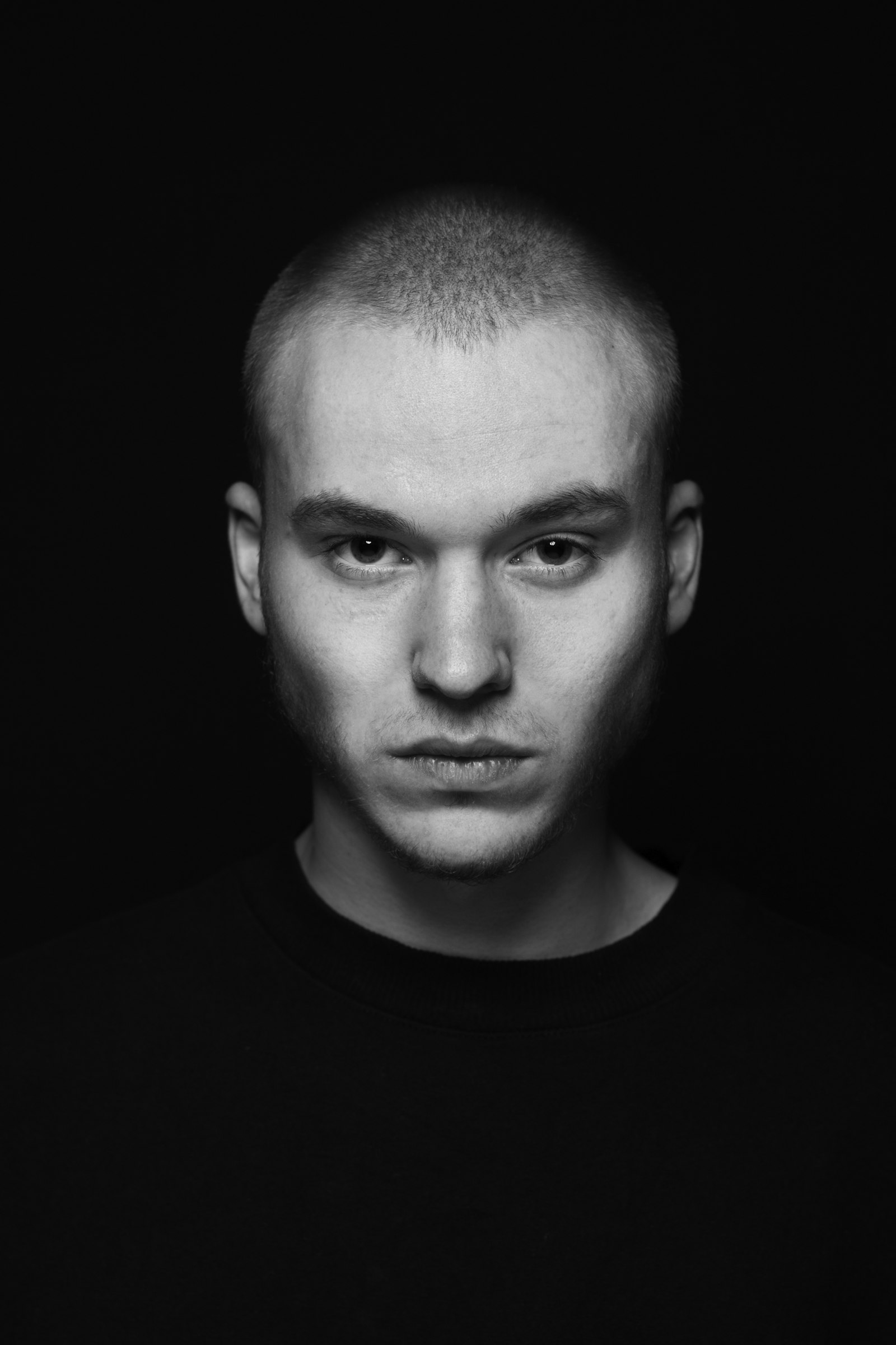 Portrait sur fond noir